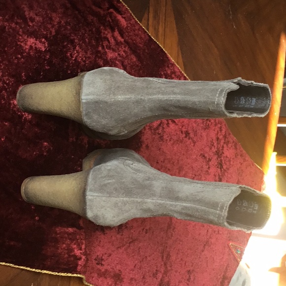 Prada grey suede ankle boots w/rubber crepe heel. - Picture 6 of 7